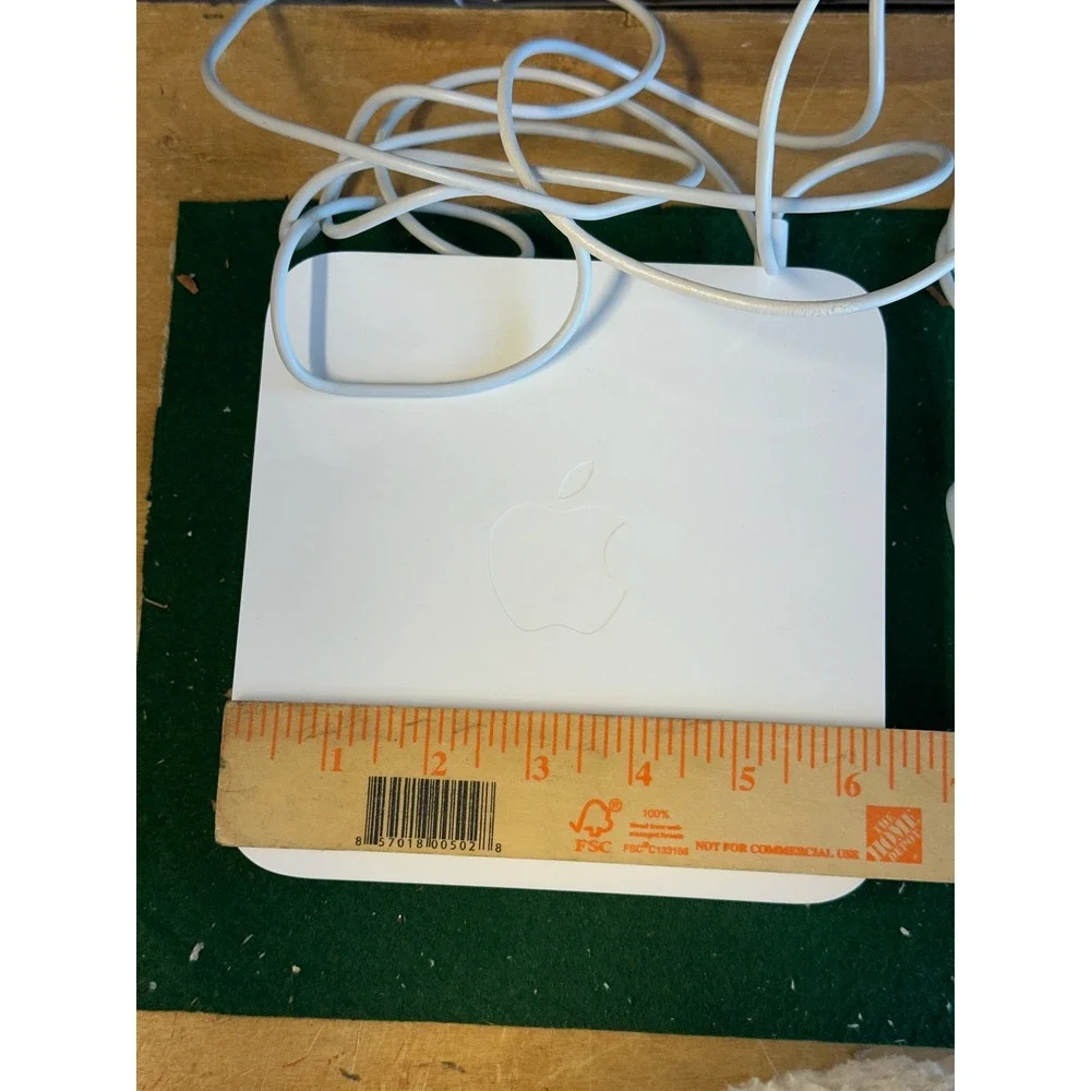 Apple AirPort Extreme‎ Base Station A1354 Dual-Band Wi-Fi Router White 4th Gen